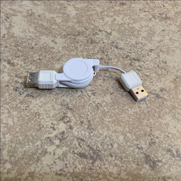 Case Logic Retractable Charger - Picture 4 of 4